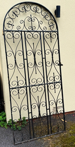 Black metal pedestrian garden - metal,
