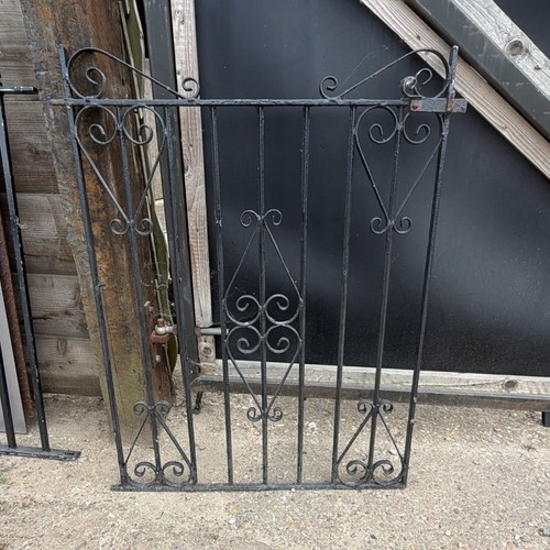 Black metal pedestrian garden - black,